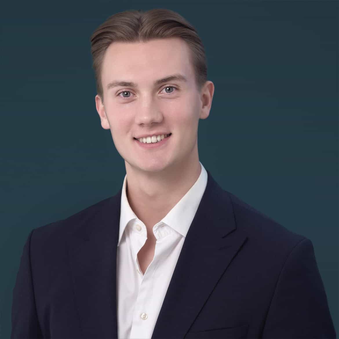 Portrettbilde av Adrian Bjerke Pedersen