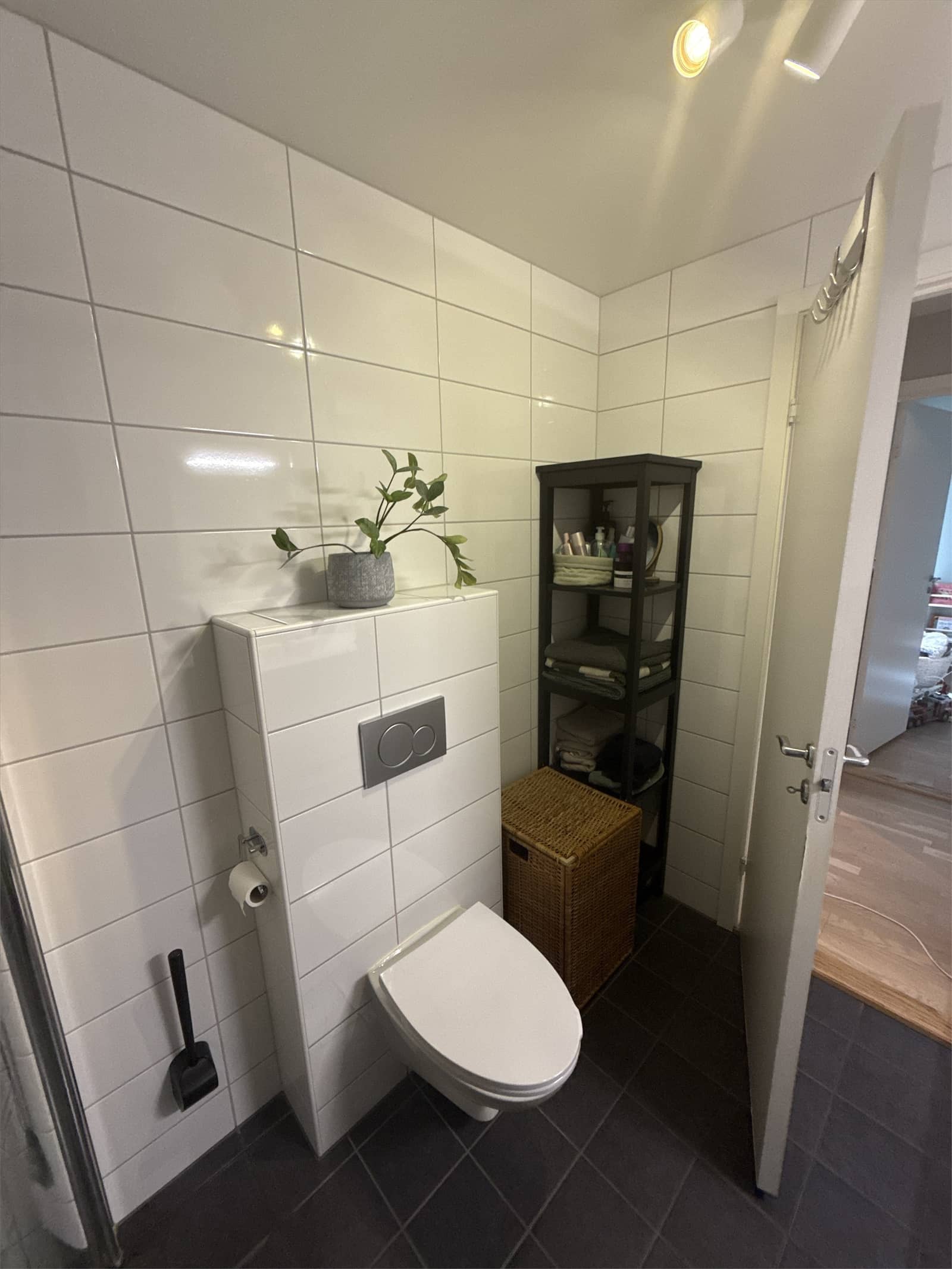 Hamrevegen 25A, KALANDSEIDET